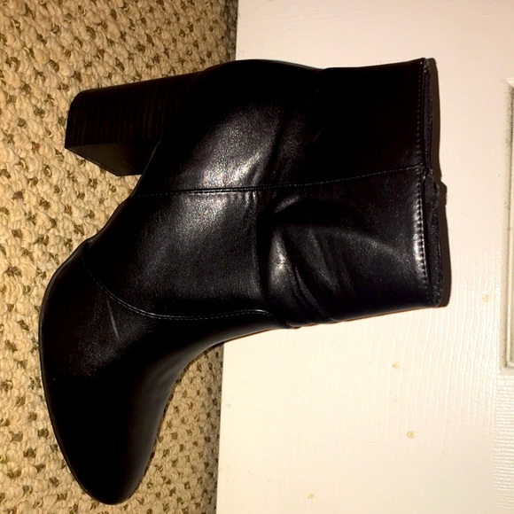 Black booties 3 inch heel size 8 old navy - Picture 4 of 10